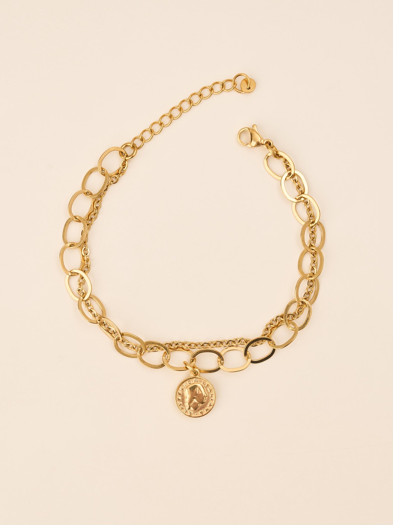 Bracelet Lyria – Double chaîne & médaillon antique
